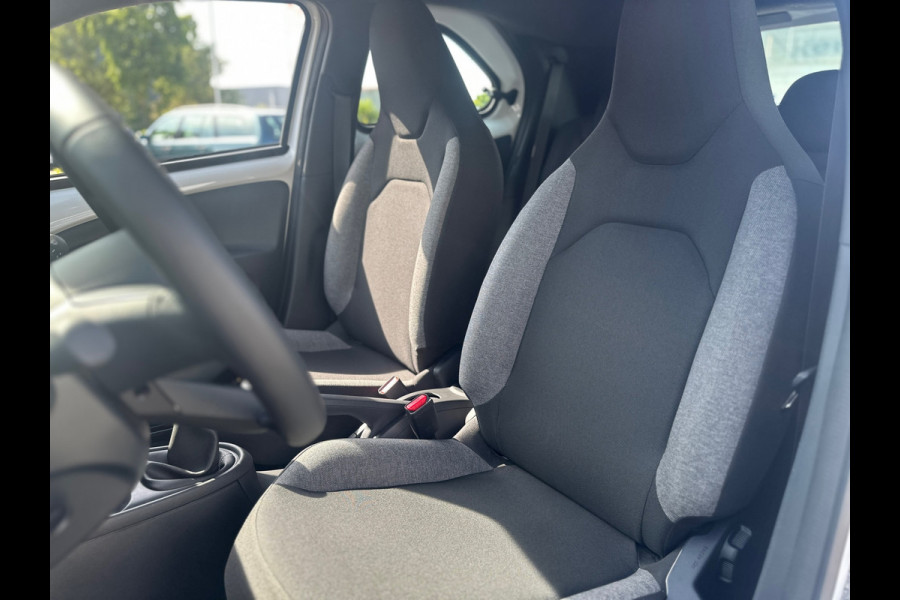 Toyota Aygo X 1.0 VVT-i MT Play CAMERA/CARPLAY (BOVAG/RIJKLAARPRIJS)