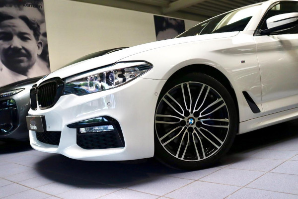 BMW 5 Serie 530i xDrive High Ex M Sport|HuD|OpenDk