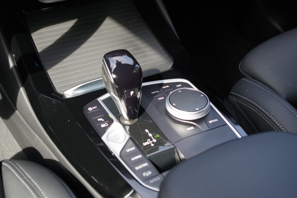BMW X3 xDrive30e M-Sport High Executive 293 PK PHEV, Panoramadak, Trekhaak, Camera