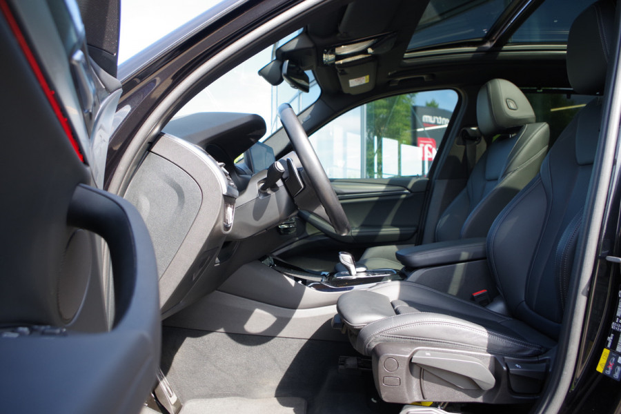 BMW X3 xDrive30e M-Sport High Executive 293 PK PHEV, Panoramadak, Trekhaak, Camera