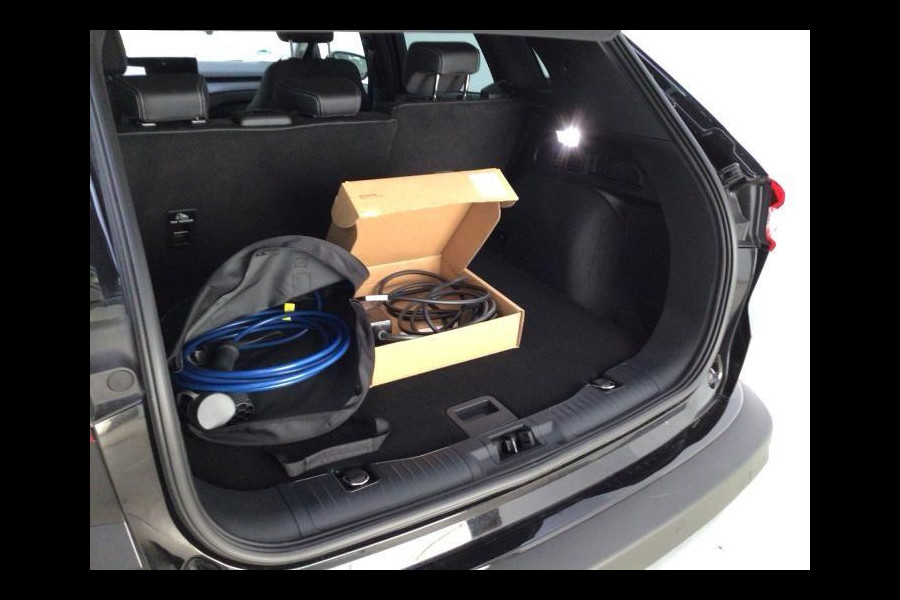 Ford Kuga 2.5 PHEV Active X 243pk | Driver Assistance Pack | Winterpack | Technology Pack | 20 inch Licht metaal| Trekhaak Afneembaar | AGR Stoelen | Verlengde Fabrieksgarantie tot 12-2028