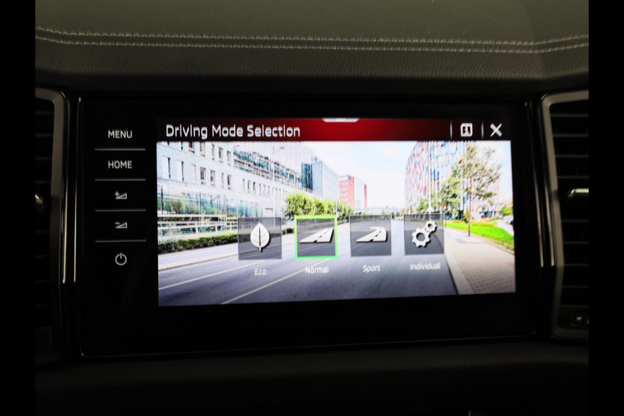 Škoda Kodiaq 1.5 TSI Sportline Business 7-zits 150pk DSG | Panoramadak | 20 inch lichtmetalen velgen | Trekhaak wegklapbaar | Verwarmbare voorstoelen