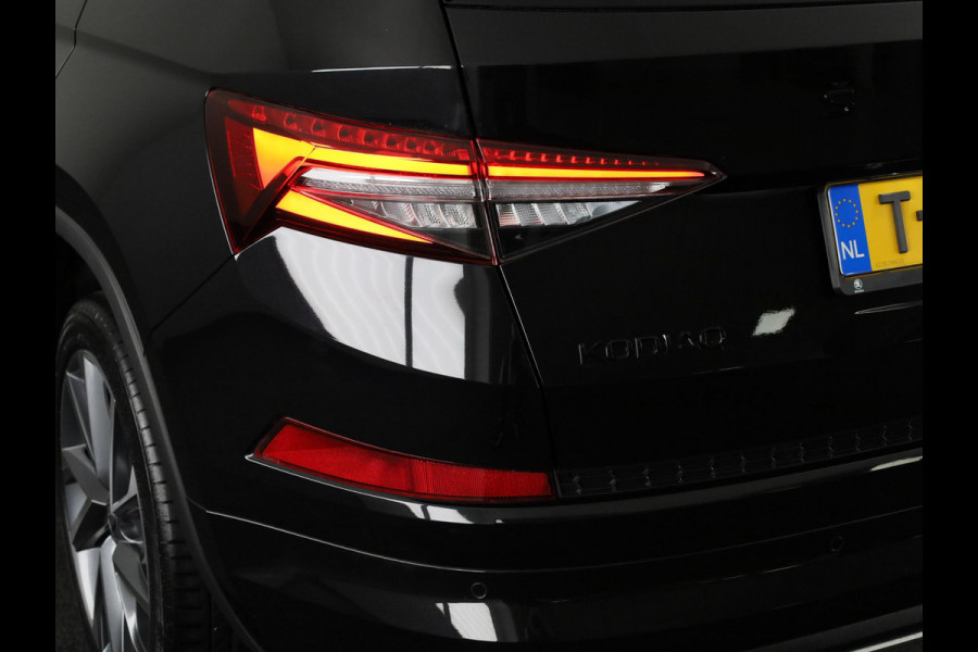 Škoda Kodiaq 1.5 TSI Sportline Business 7-zits 150pk DSG | Panoramadak | 20 inch lichtmetalen velgen | Trekhaak wegklapbaar | Verwarmbare voorstoelen