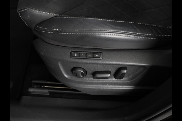 Škoda Kodiaq 1.5 TSI Sportline Business 7-zits 150pk DSG | Panoramadak | 20 inch lichtmetalen velgen | Trekhaak wegklapbaar | Verwarmbare voorstoelen