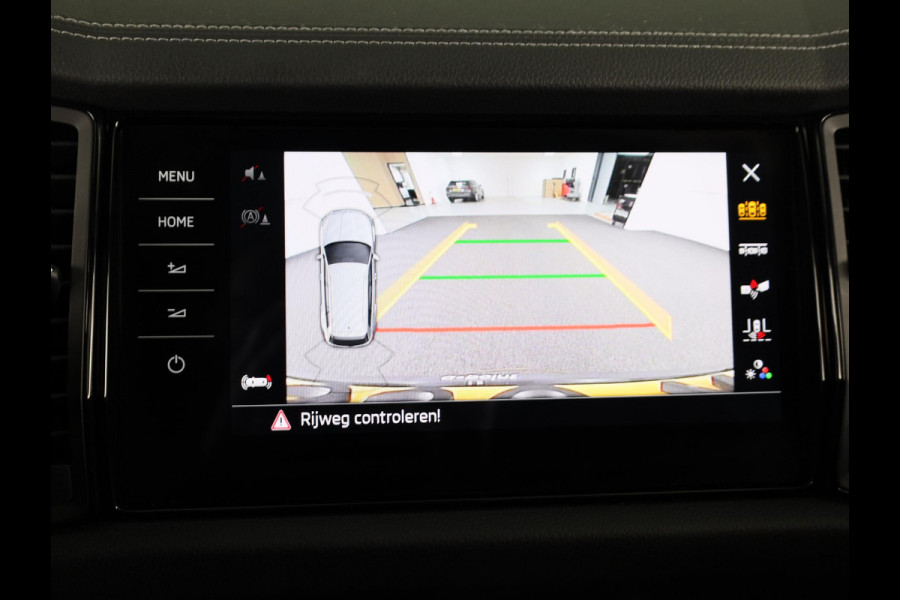 Škoda Kodiaq 1.5 TSI Sportline Business 7-zits 150pk DSG | Panoramadak | 20 inch lichtmetalen velgen | Trekhaak wegklapbaar | Verwarmbare voorstoelen