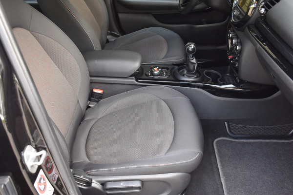 MINI Clubman 1.5 One Pepper Serious Business / Cruise control / Parkeersensoren / Keyless