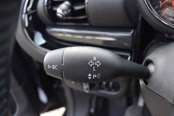 MINI Clubman 1.5 One Pepper Serious Business / Cruise control / Parkeersensoren / Keyless