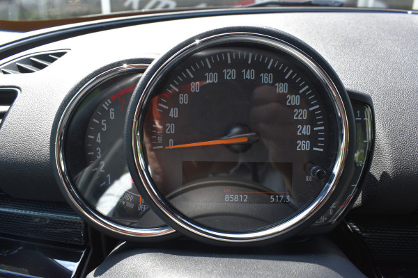 MINI Clubman 1.5 One Pepper Serious Business / Cruise control / Parkeersensoren / Keyless
