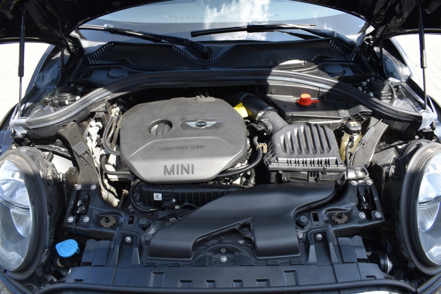 MINI Clubman 1.5 One Pepper Serious Business / Cruise control / Parkeersensoren / Keyless
