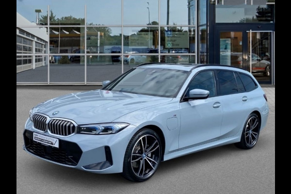 BMW 3 Serie Touring 330e M-SPORT ** LED, NAVI+, LEDER, PAMORAMA, ACC, TREKH, 19-inch LMV ** 1e EIG - UNFALLFREI ** ** INFORMEER OOK NAAR ONZE AANTREKKELIJKE FINANCIAL-LEASE TARIEVEN **