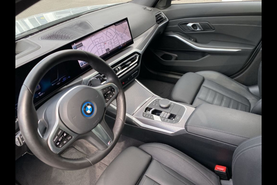 BMW 3 Serie Touring 330e M-SPORT ** LED, NAVI+, LEDER, PAMORAMA, ACC, TREKH, 19-inch LMV ** 1e EIG - UNFALLFREI ** ** INFORMEER OOK NAAR ONZE AANTREKKELIJKE FINANCIAL-LEASE TARIEVEN **
