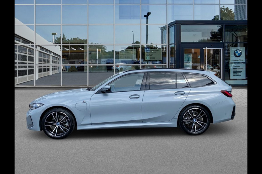 BMW 3 Serie Touring 330e M-SPORT ** LED, NAVI+, LEDER, PAMORAMA, ACC, TREKH, 19-inch LMV ** 1e EIG - UNFALLFREI ** ** INFORMEER OOK NAAR ONZE AANTREKKELIJKE FINANCIAL-LEASE TARIEVEN **