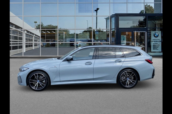 BMW 3 Serie Touring 330e M-SPORT ** LED, NAVI+, LEDER, PAMORAMA, ACC, TREKH, 19-inch LMV ** 1e EIG - UNFALLFREI ** ** INFORMEER OOK NAAR ONZE AANTREKKELIJKE FINANCIAL-LEASE TARIEVEN **