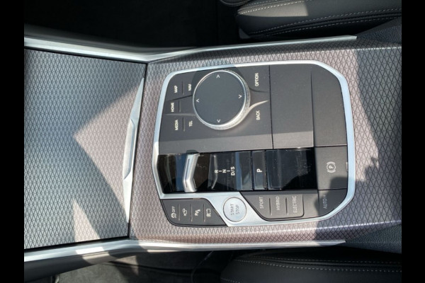BMW 3 Serie Touring 330e M-SPORT ** LED, NAVI+, LEDER, PAMORAMA, ACC, TREKH, 19-inch LMV ** 1e EIG - UNFALLFREI ** ** INFORMEER OOK NAAR ONZE AANTREKKELIJKE FINANCIAL-LEASE TARIEVEN **