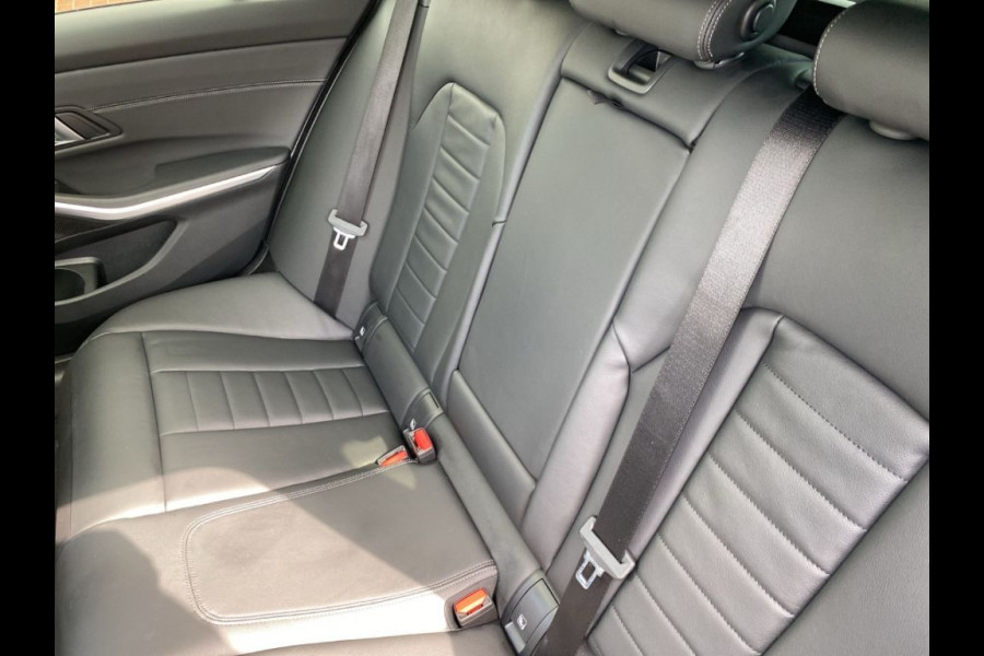 BMW 3 Serie Touring 330e M-SPORT ** LED, NAVI+, LEDER, PAMORAMA, ACC, TREKH, 19-inch LMV ** 1e EIG - UNFALLFREI ** ** INFORMEER OOK NAAR ONZE AANTREKKELIJKE FINANCIAL-LEASE TARIEVEN **