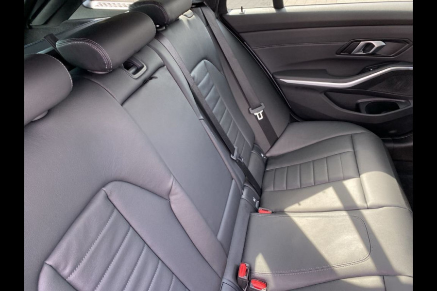 BMW 3 Serie Touring 330e M-SPORT ** LED, NAVI+, LEDER, PAMORAMA, ACC, TREKH, 19-inch LMV ** 1e EIG - UNFALLFREI ** ** INFORMEER OOK NAAR ONZE AANTREKKELIJKE FINANCIAL-LEASE TARIEVEN **