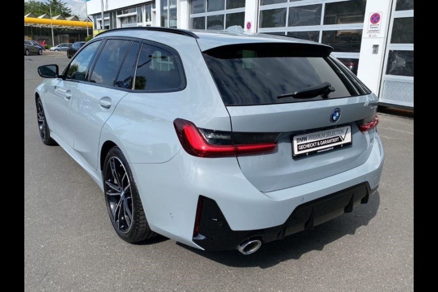 BMW 3 Serie Touring 330e M-SPORT ** LED, NAVI+, LEDER, PAMORAMA, ACC, TREKH, 19-inch LMV ** 1e EIG - UNFALLFREI ** ** INFORMEER OOK NAAR ONZE AANTREKKELIJKE FINANCIAL-LEASE TARIEVEN **