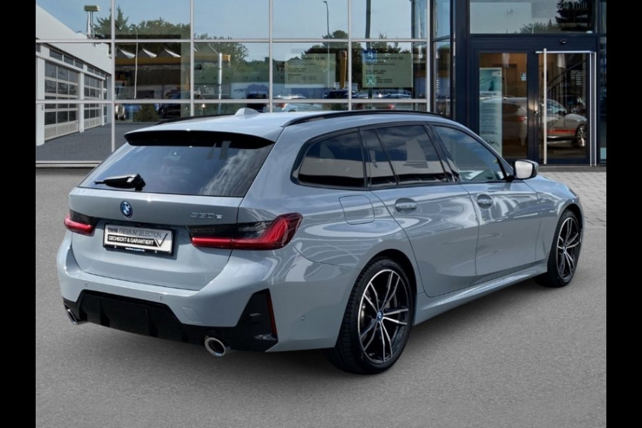 BMW 3 Serie Touring 330e M-SPORT ** LED, NAVI+, LEDER, PAMORAMA, ACC, TREKH, 19-inch LMV ** 1e EIG - UNFALLFREI ** ** INFORMEER OOK NAAR ONZE AANTREKKELIJKE FINANCIAL-LEASE TARIEVEN **
