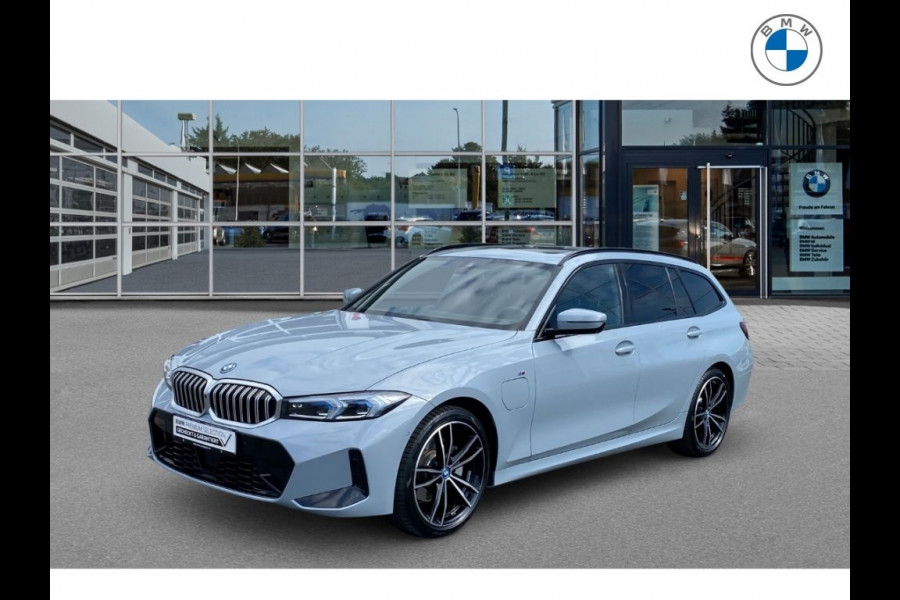 BMW 3 Serie Touring 330e M-SPORT ** LED, NAVI+, LEDER, PAMORAMA, ACC, TREKH, 19-inch LMV ** 1e EIG - UNFALLFREI ** ** INFORMEER OOK NAAR ONZE AANTREKKELIJKE FINANCIAL-LEASE TARIEVEN **