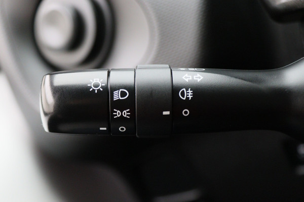 Toyota Aygo 1.0 VVT-i x-fun 5-Deurs, Airco, Cruise, Bluetooth, Elektrische Ramen, DAB, Xenon