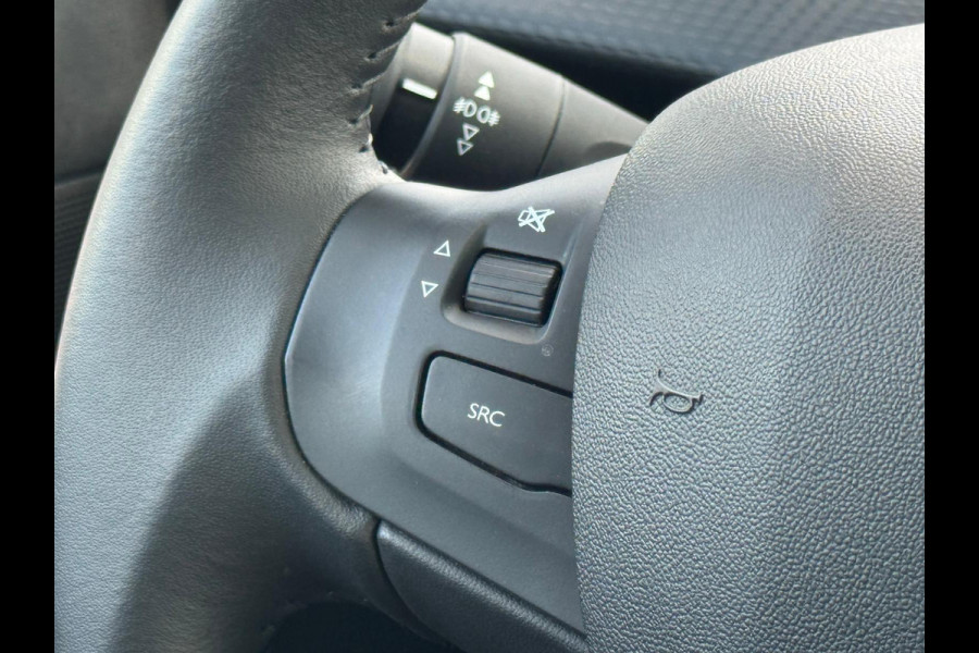Peugeot 2008 1.2 PureTech AUTOMAAT Blue Lion, let op 6212 km, panoramadak,1e eigenaar,NL auto met nap