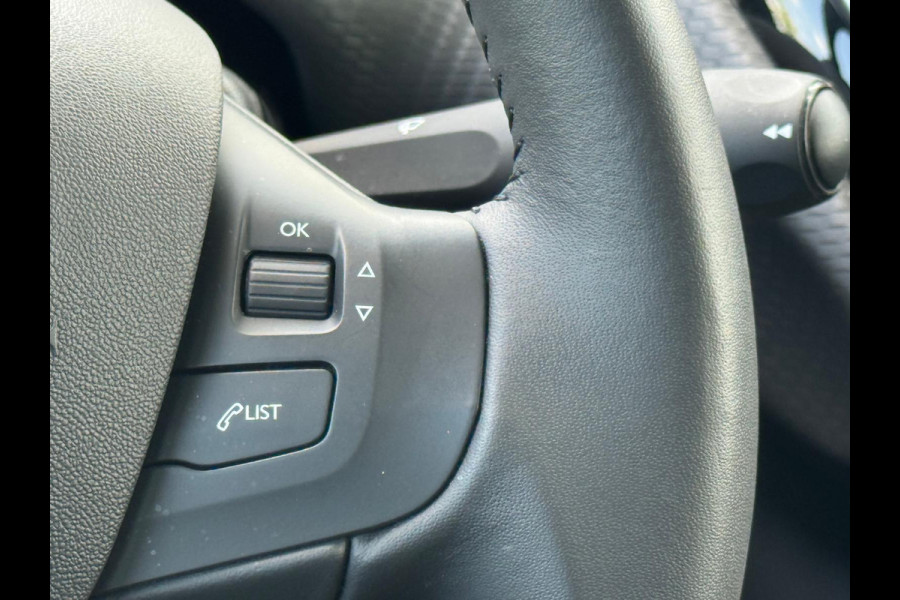 Peugeot 2008 1.2 PureTech AUTOMAAT Blue Lion, let op 6212 km, panoramadak,1e eigenaar,NL auto met nap