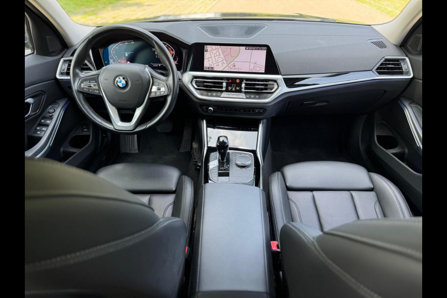 BMW 3 Serie Touring 318i Business Edition, lederen sportinterieur,sfeerverlichting, 1e eigenaar,NL auto met nap