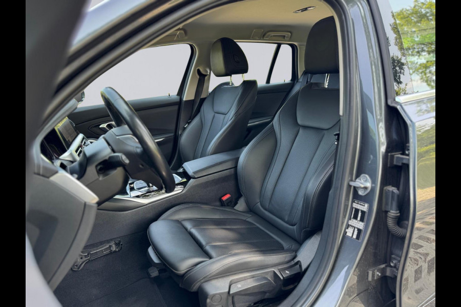 BMW 3 Serie Touring 318i Business Edition, lederen sportinterieur,sfeerverlichting, 1e eigenaar,NL auto met nap
