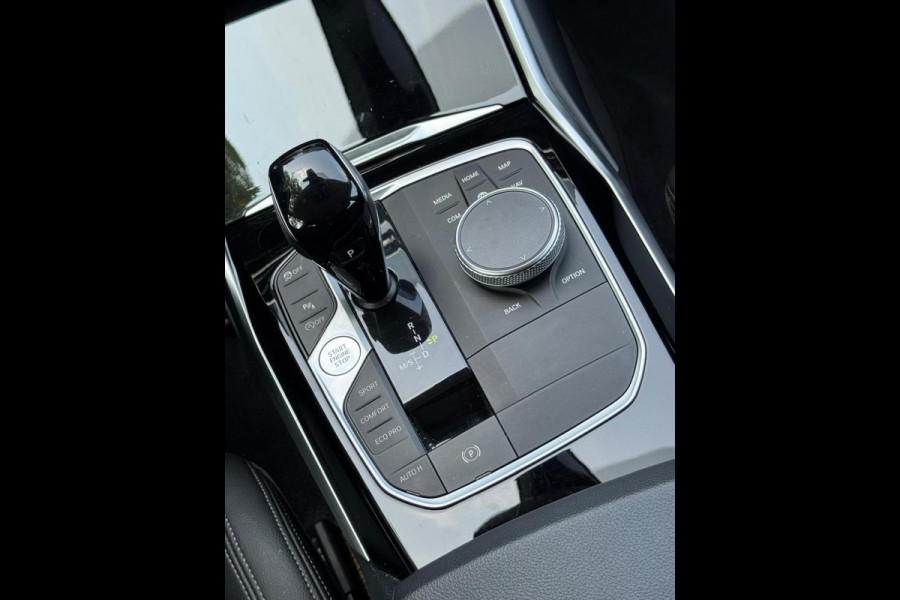 BMW 3 Serie Touring 318i Business Edition, lederen sportinterieur,sfeerverlichting, 1e eigenaar,NL auto met nap