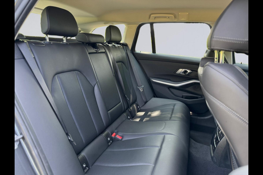 BMW 3 Serie Touring 318i Business Edition, lederen sportinterieur,sfeerverlichting, 1e eigenaar,NL auto met nap
