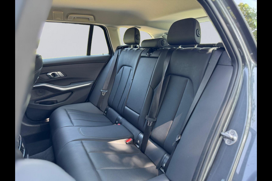 BMW 3 Serie Touring 318i Business Edition, lederen sportinterieur,sfeerverlichting, 1e eigenaar,NL auto met nap
