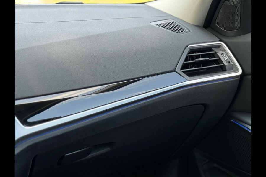 BMW 3 Serie Touring 318i Business Edition, lederen sportinterieur,sfeerverlichting, 1e eigenaar,NL auto met nap