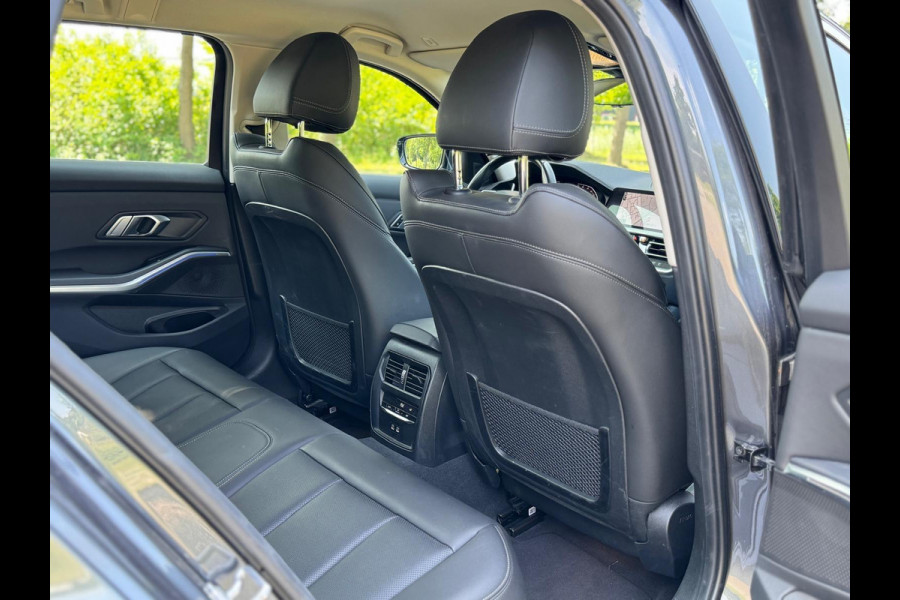 BMW 3 Serie Touring 318i Business Edition, lederen sportinterieur,sfeerverlichting, 1e eigenaar,NL auto met nap