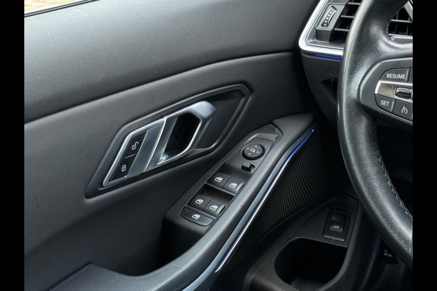 BMW 3 Serie Touring 318i Business Edition, lederen sportinterieur,sfeerverlichting, 1e eigenaar,NL auto met nap