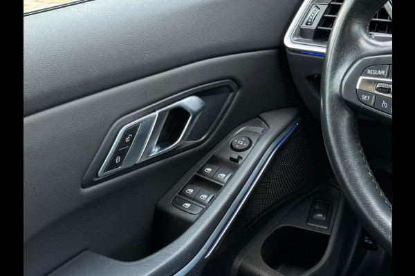 BMW 3 Serie Touring 318i Business Edition, lederen sportinterieur,sfeerverlichting, 1e eigenaar,NL auto met nap