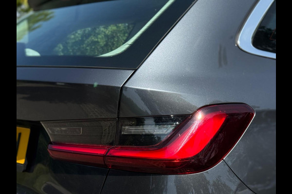 BMW 3 Serie Touring 318i Business Edition, lederen sportinterieur,sfeerverlichting, 1e eigenaar,NL auto met nap