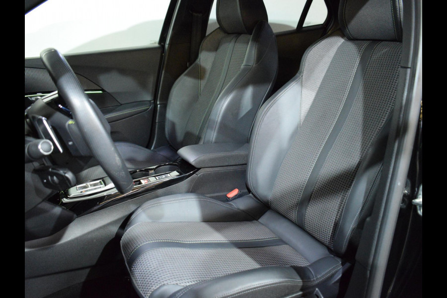 Peugeot 2008 1.2 Turbo 130pk GT Pack AUTOMAAT | NAVIGATIE | CARPLAY | ACHTERUITRIJCAMERA MET SENSOREN | VERWARMBARE VOORSTOELEN | 26.509km