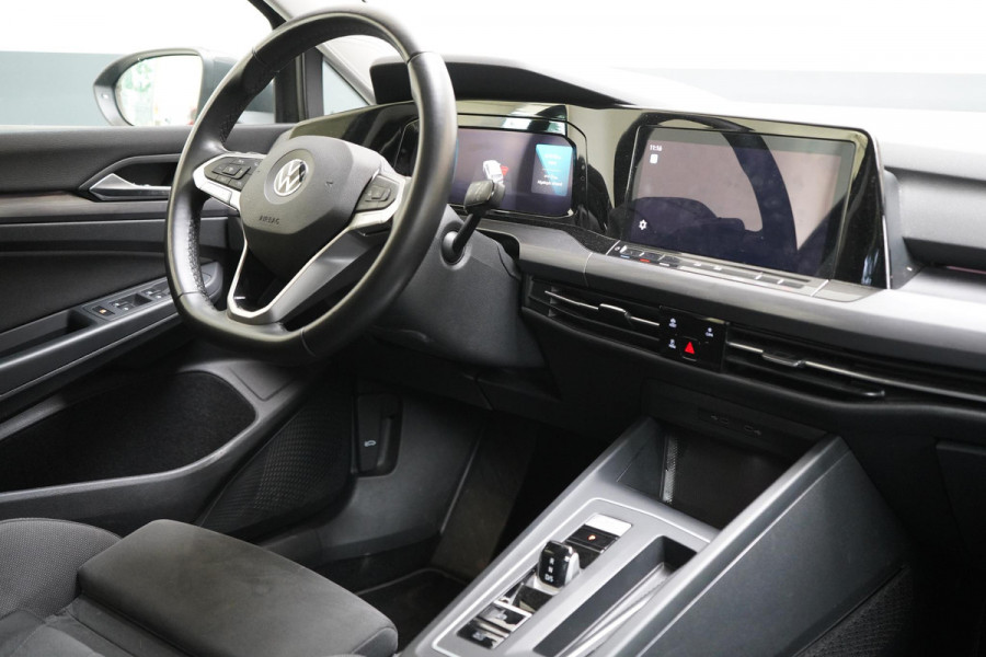 Volkswagen Golf 1.5 eTSI 150pk Style Automaat | Navigatie | Parkeersensoren |