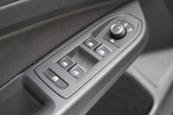 Volkswagen Golf 1.5 eTSI 150pk Style Automaat | Navigatie | Parkeersensoren |