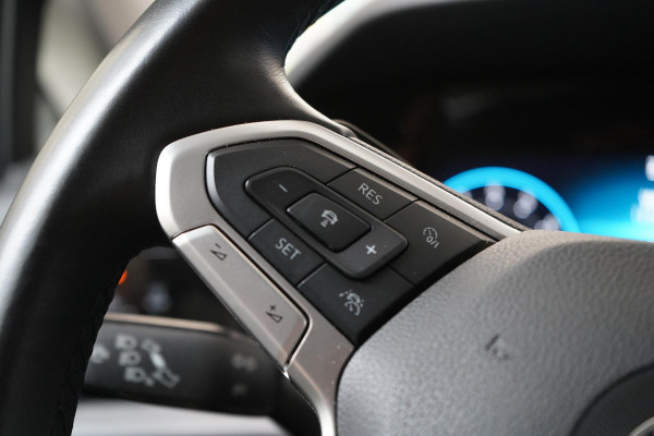 Volkswagen Golf 1.5 eTSI 150pk Style Automaat | Navigatie | Parkeersensoren |