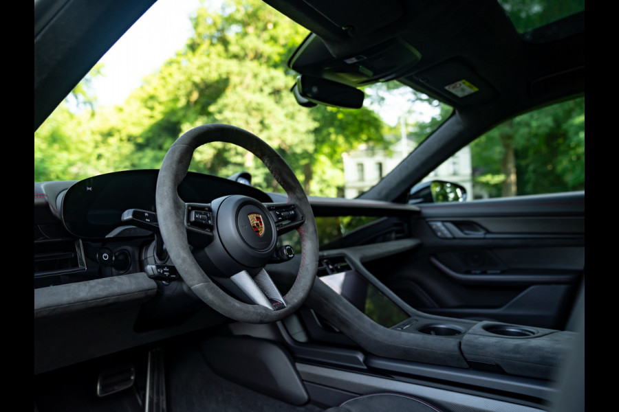 Porsche Taycan Sport Turismo GTS 93 kWh | Luchtvering | Adapt. sportstoelen | 21" RS Spyder | Orig. NL