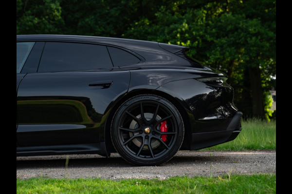 Porsche Taycan Sport Turismo GTS 93 kWh | Luchtvering | Adapt. sportstoelen | 21" RS Spyder | Orig. NL