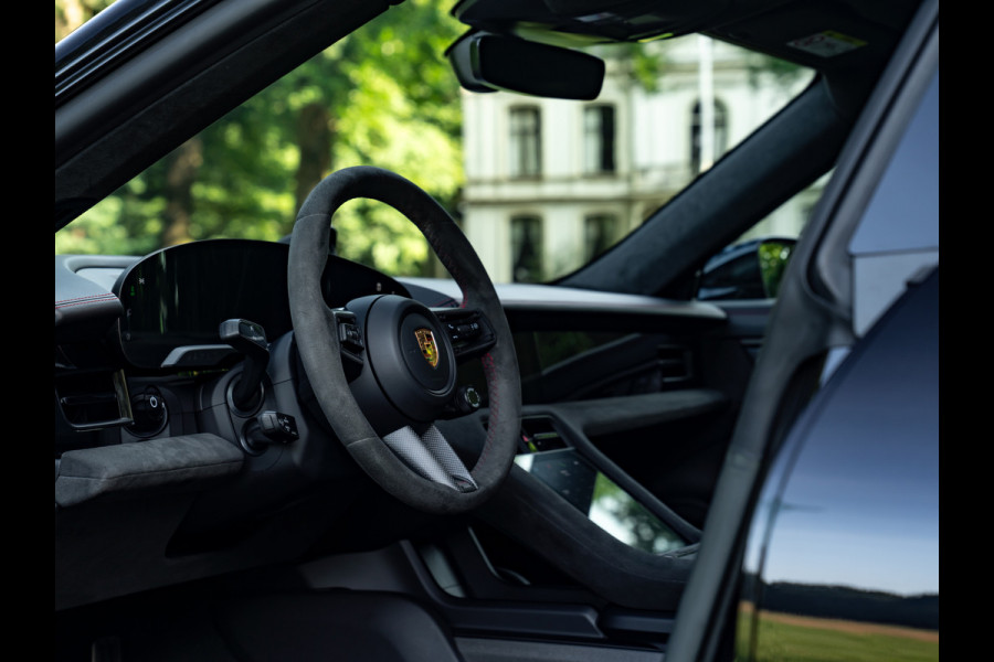 Porsche Taycan Sport Turismo GTS 93 kWh | Luchtvering | Adapt. sportstoelen | 21" RS Spyder | Orig. NL