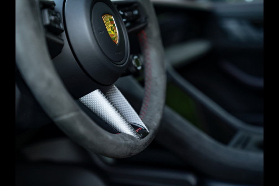 Porsche Taycan Sport Turismo GTS 93 kWh | Luchtvering | Adapt. sportstoelen | 21" RS Spyder | Orig. NL