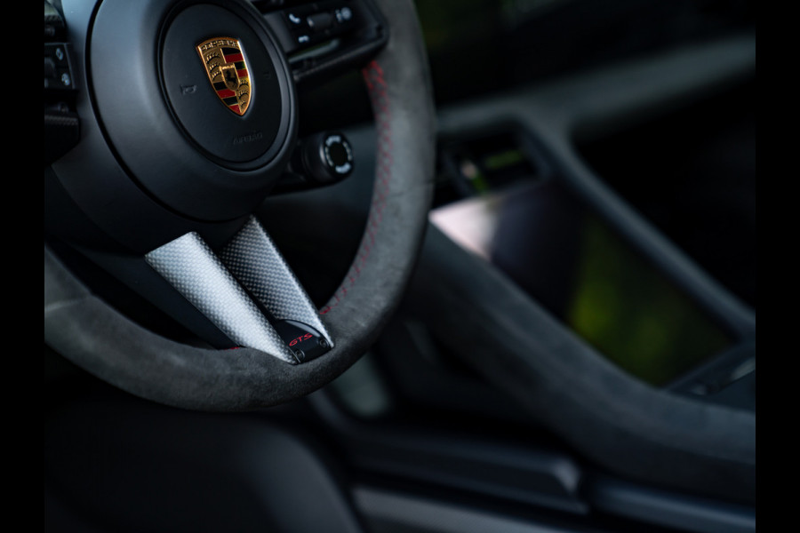 Porsche Taycan Sport Turismo GTS 93 kWh | Luchtvering | Adapt. sportstoelen | 21" RS Spyder | Orig. NL