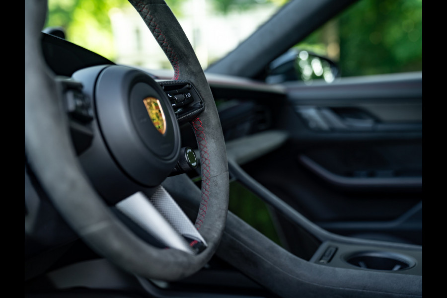 Porsche Taycan Sport Turismo GTS 93 kWh | Luchtvering | Adapt. sportstoelen | 21" RS Spyder | Orig. NL