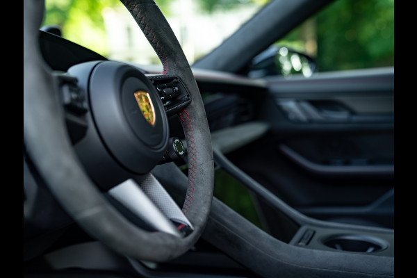 Porsche Taycan Sport Turismo GTS 93 kWh | Luchtvering | Adapt. sportstoelen | 21" RS Spyder | Orig. NL