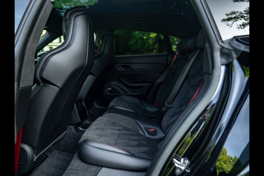Porsche Taycan Sport Turismo GTS 93 kWh | Luchtvering | Adapt. sportstoelen | 21" RS Spyder | Orig. NL