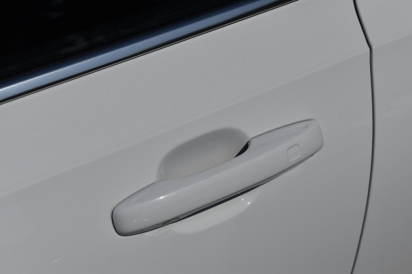 Volvo V90 T5 251PK 90th Anniversary Edition 19 inch | Tekhaak | Stoelverwarming | Leer | Pars Assist  v+a | Park Assist 0Camera