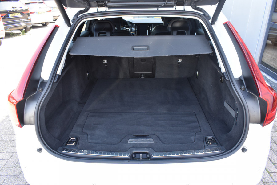 Volvo V90 T5 251PK 90th Anniversary Edition 19 inch | Tekhaak | Stoelverwarming | Leer | Pars Assist  v+a | Park Assist 0Camera